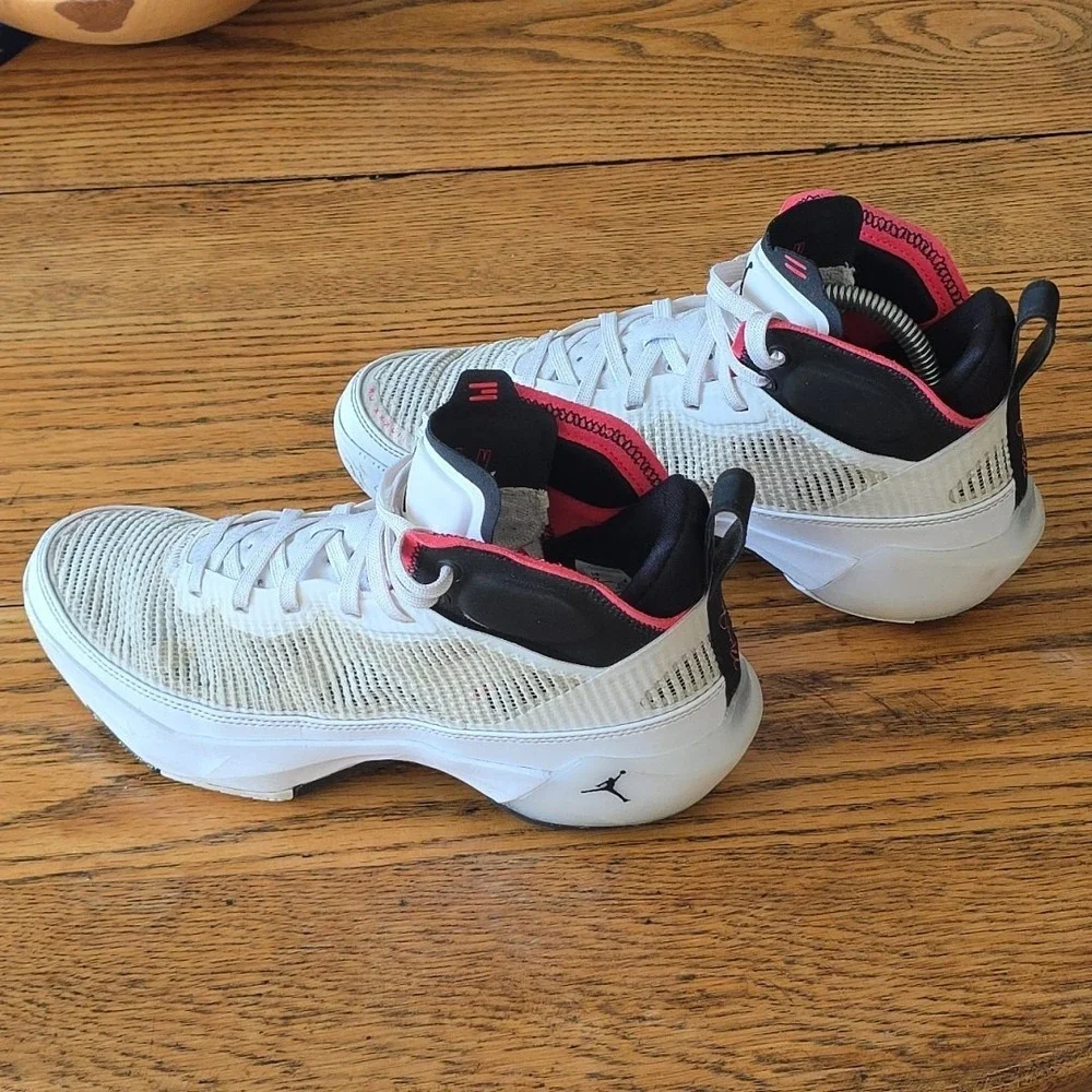 Air Jordan 37 GS‎ 'SIREN RED' Grade School Men's Size 7 Dd7421-100